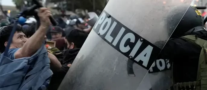 Reinician protestas en Perú pidiendo adelanto de elecciones