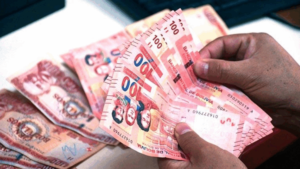 Analista económico sugiere compensar a los más pobres si se quitan subsidios a los combustibles y pide un tipo de cambio claro y estable