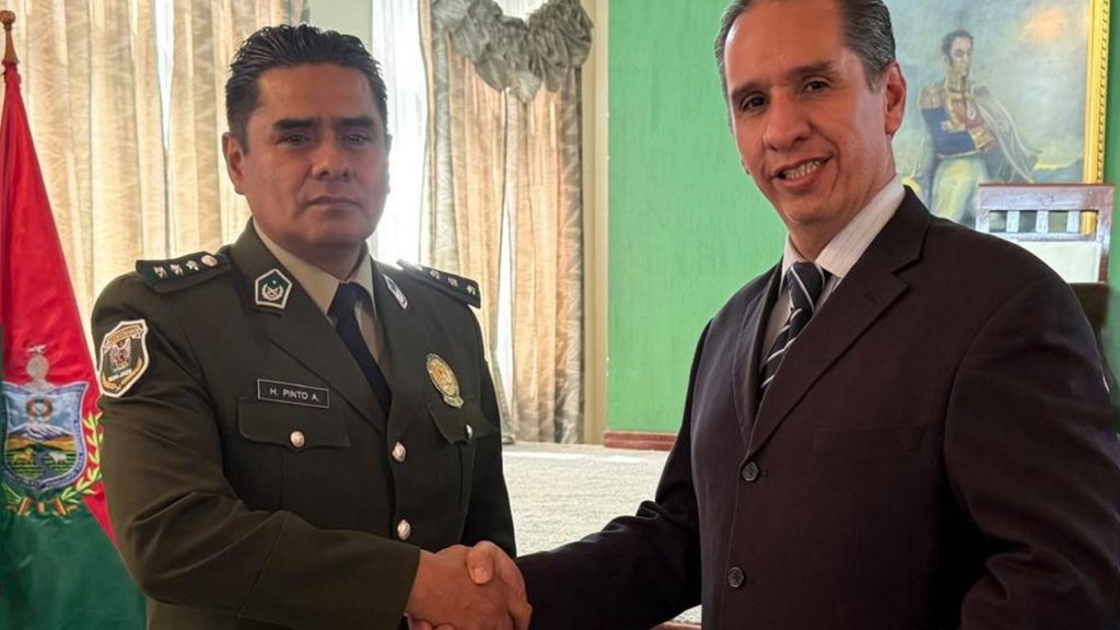 Tigo recibe el Emblema de Oro de la Policía por su aporte a la seguridad ciudadana