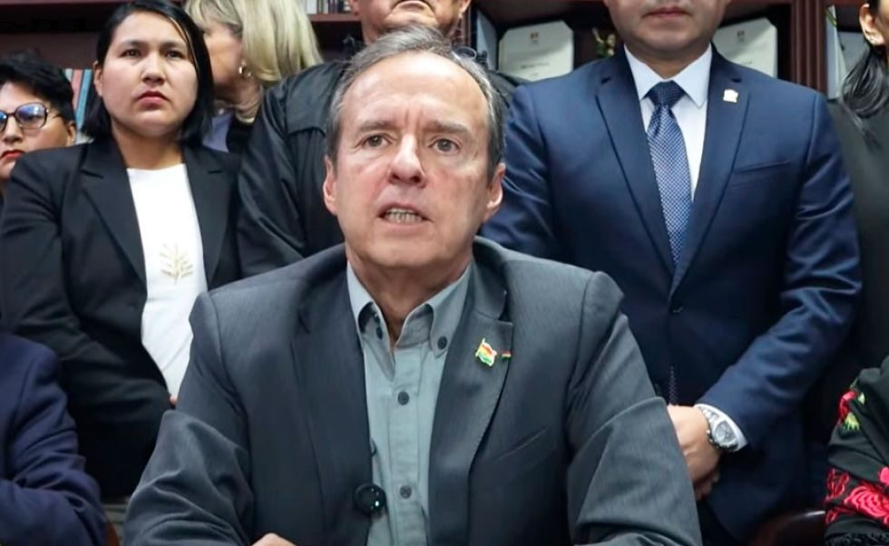 Tuto critica a Rodrigo Paz por viajar a Estados Unidos en medio del conflicto del diésel en Bolivia