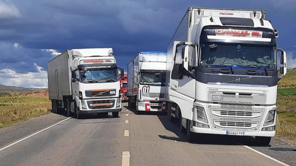 Transporte pesado repliega 80% de sus camiones y pide subir fletes hasta 40% por el diésel a Bs 17,95