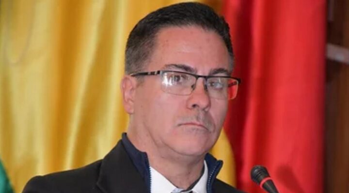 Urioste se alista para ser posesionado como fiscal general interino y promete “liberar al pueblo de la extorsión”