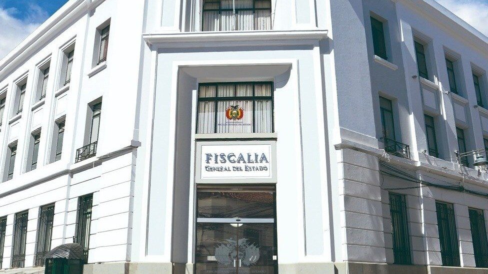 La Fiscalía ordena eliminar el logo ROMA y el uso del color verde