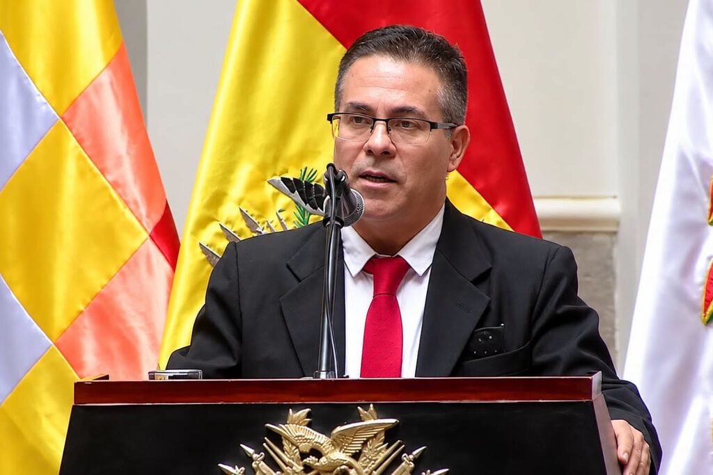 Parlamentarios, cívicos y Lara exigen al fiscal Urioste revelar el nombre del “amigo empresario” que gestionó su postulación