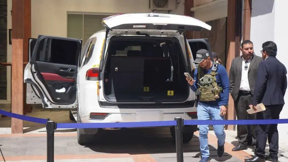 Operativo halla tres armas y municiones en un segundo vehículo vinculado al exfiscal general Mariaca