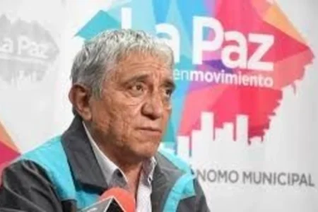 Arias reduce su salario en menos del 50% y pide a autoridades seguir su ejemplo