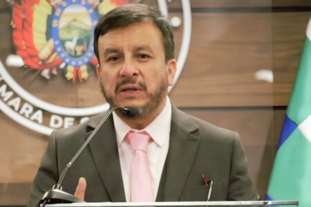 Exministro Medinaceli agradece apoyo y dice que permanecerá en Bolivia