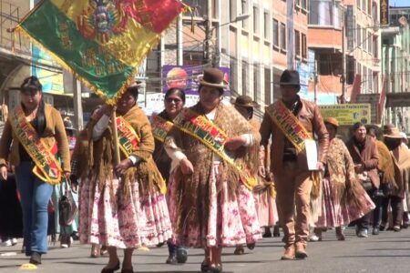 El Alto: Gremiales «Wiñay Pacha» rinden homenaje a Bolivia con un desfile