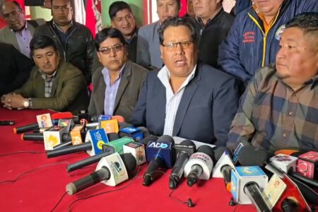 Choferes de El Alto rechazan doble sanción por «trameaje»