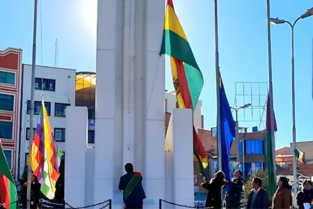 El Alto se viste de rojo, amarillo y verde para celebrar el mes de la patria