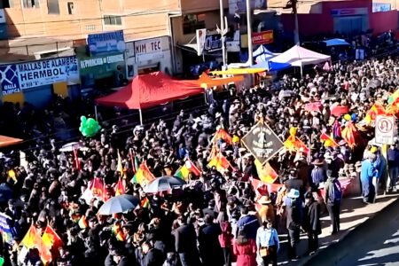 El Alto abre homenajes a Bolivia y renueva la esperanza en sus 201 años