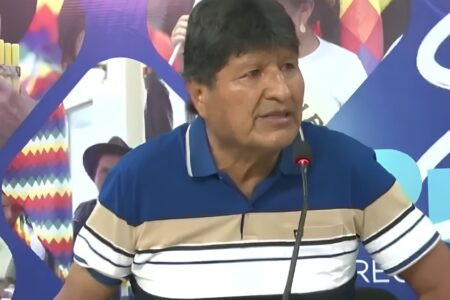 Morales anuncia la «Copa Evo» con la participación de Boca Juniors y Santos