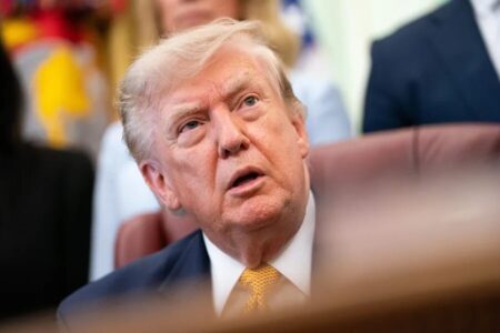 Trump critica la actitud «hipócrita» de Irán y amenaza con un bloqueo naval hasta llegar a un acuerdo