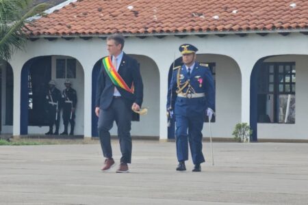 Rodrigo Paz a las FFAA: «Deben defender al país del narcoterrorismo»