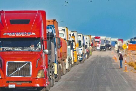 Transporte pesado advierte con romper el estado de excepción, ante la escasez de combustible