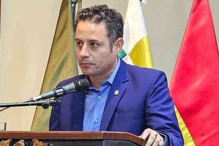 Lara critica al Gobierno por «mantener la burocracia y crear superministros» tras los cambios en el gabinete
