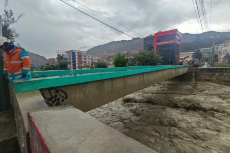 Fuertes lluvias provocan crecida de ríos e inundaciones en distintas zonas de La Paz