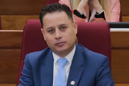 Lara dice temer por su vida y denuncia que se prepara «caso falso»