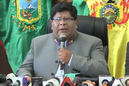 Alcalde Roca advierte con sanciones por «trameaje» en El Alto